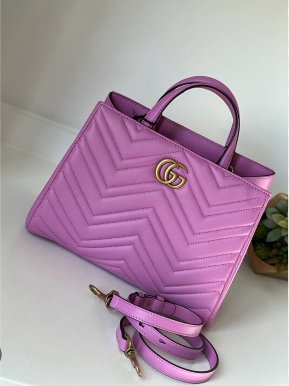 Gucci GG Marmont Top Handle
Small Matelasse Handbag Excellent Condition